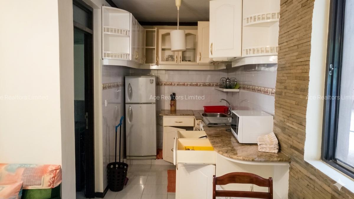 Serviced 1 Bed Apartment with En Suite at Riverside Drive - 5
