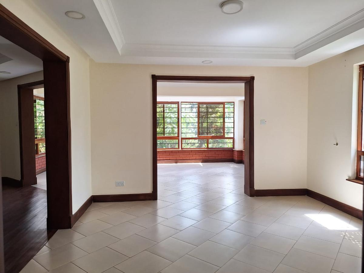 5 Bed Townhouse with En Suite in Spring Valley - 6