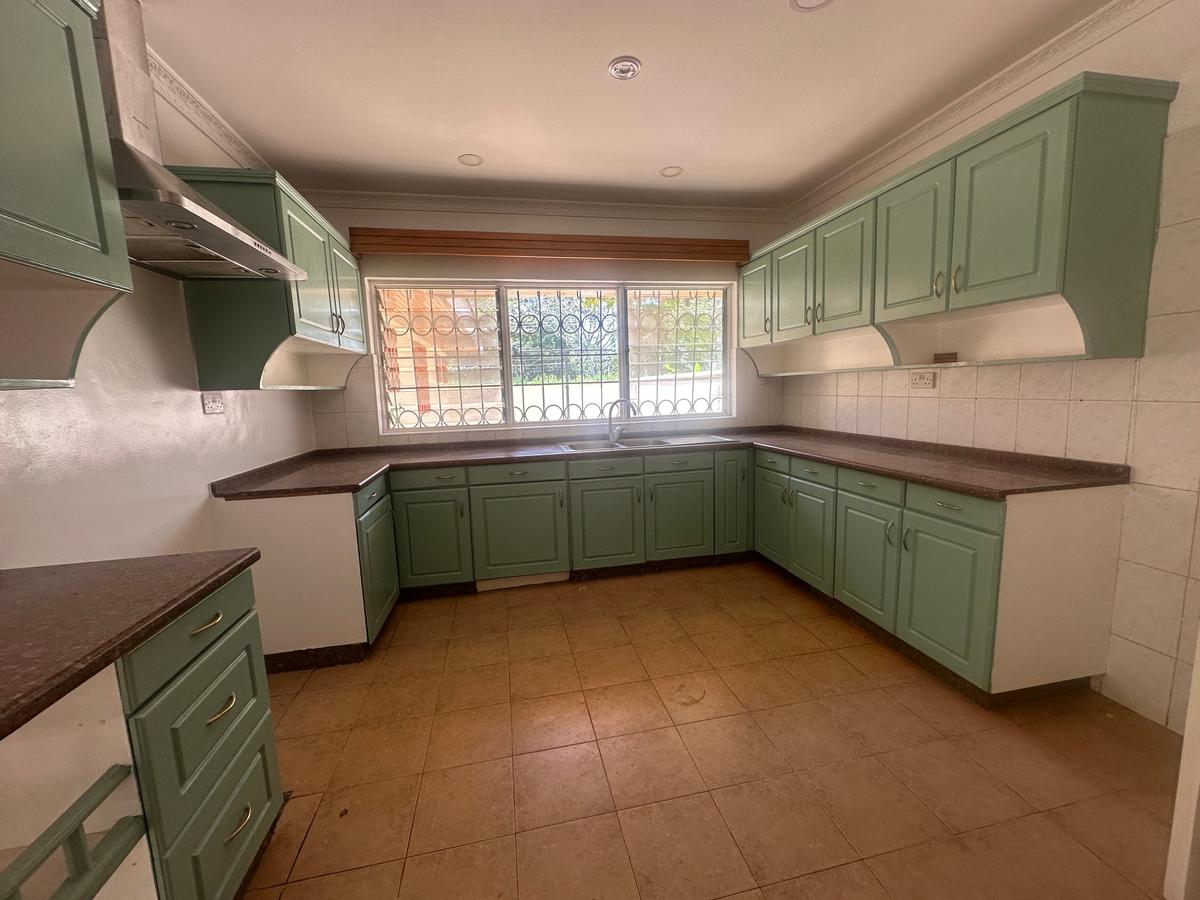 4 Bed Villa with En Suite in Runda - 5