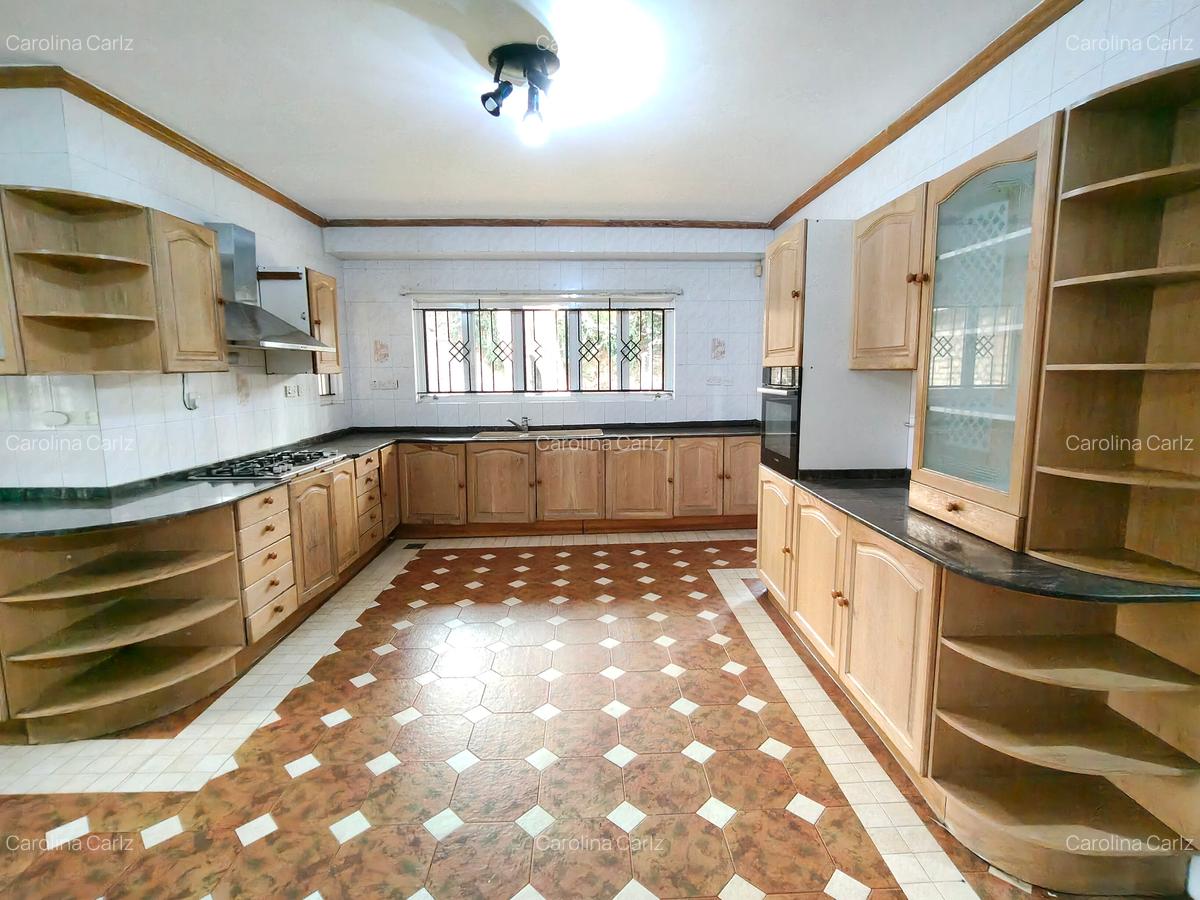 4 Bed House with En Suite at Hill View - 8