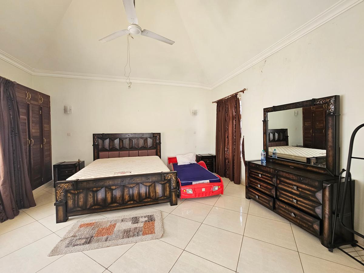 5 Bed Villa with En Suite in Nyali Area - 13