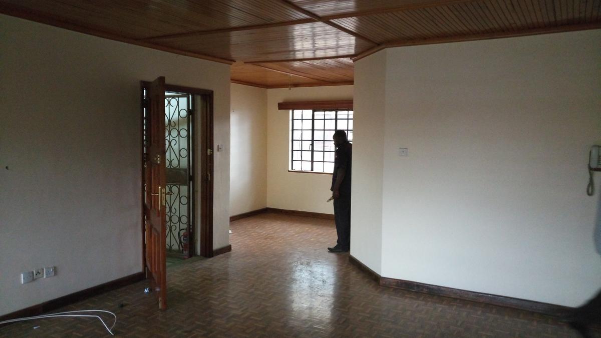 2 Bed Apartment with En Suite at Near Sarit Centre - 20