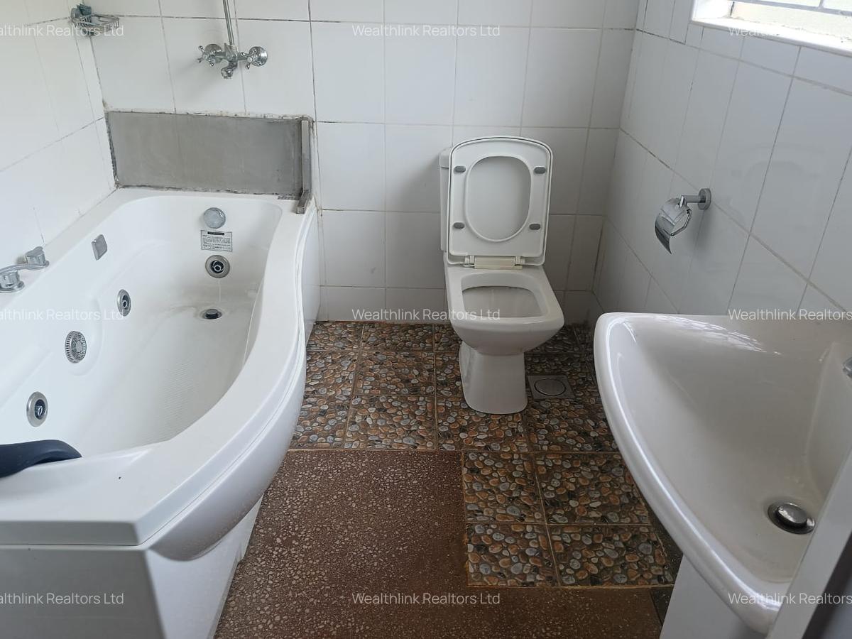 4 Bed House with En Suite at Kwaheri - 11