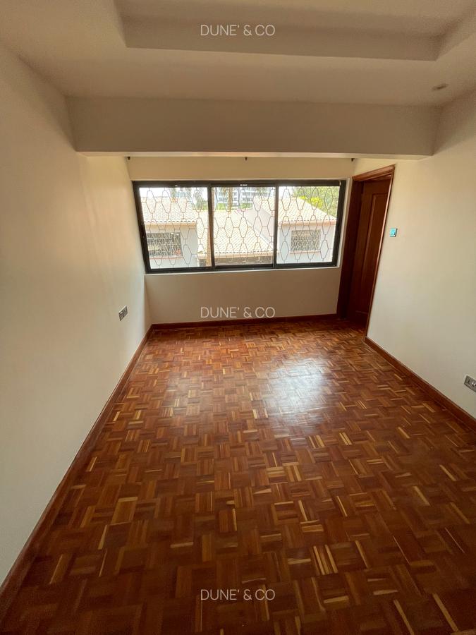 4 Bed Townhouse with En Suite in Westlands Area - 17