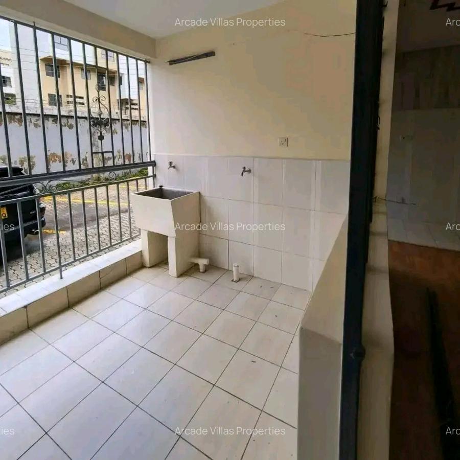 2 Bed Apartment with En Suite at Lavington - 6