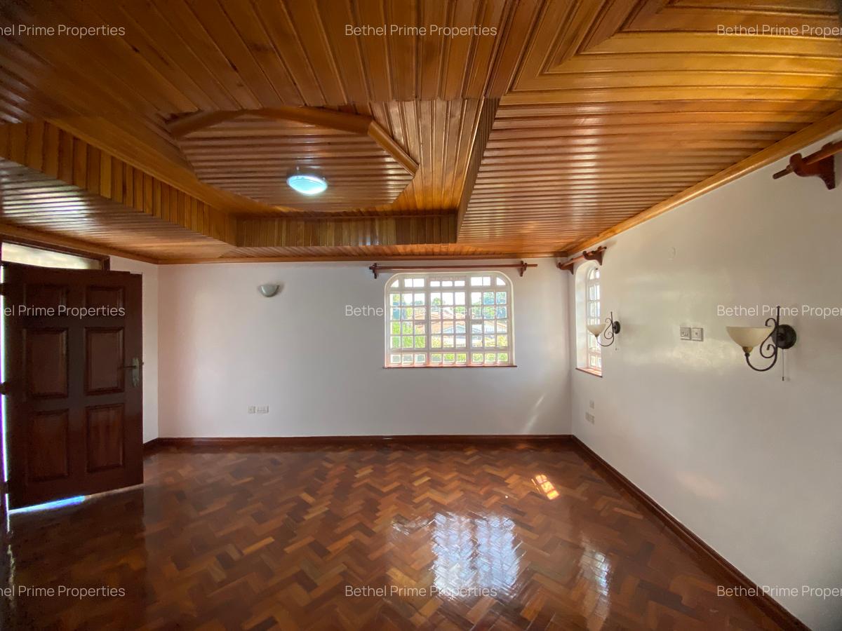 5 Bed Townhouse with En Suite in Nyari - 3