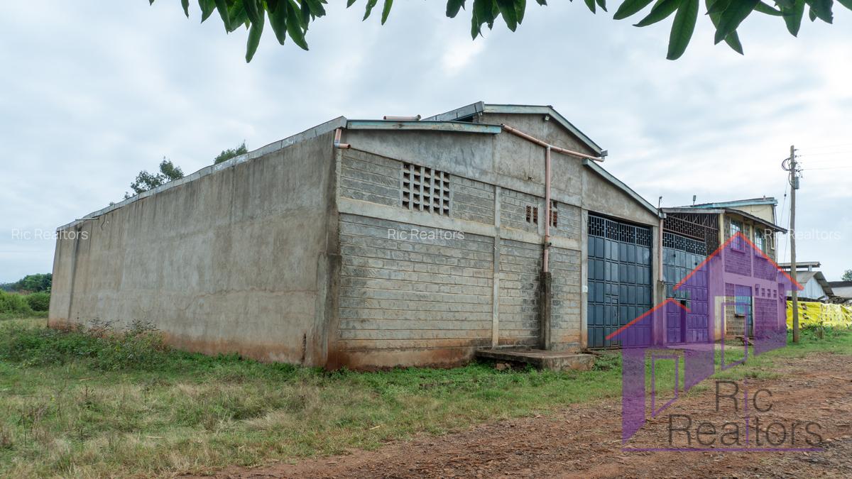 10,000 ft² Warehouse at Maragua Town - 2