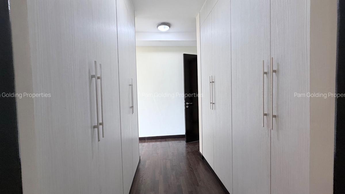 3 Bed Apartment with En Suite at Riverside Gardens - 10