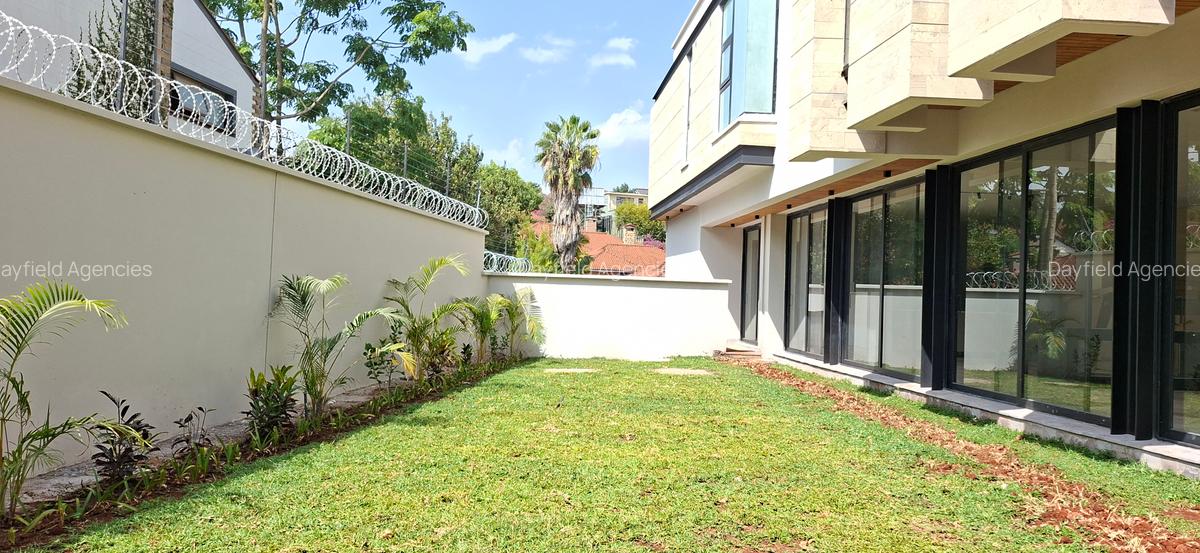 5 Bed House with En Suite at Off Grevillea Grove - 15