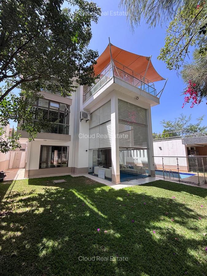 5 Bed House with En Suite in Lavington - 1