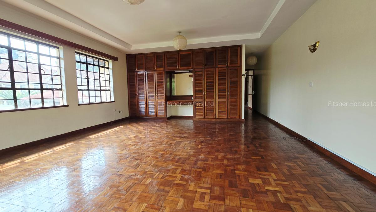 5 Bed House with En Suite in Runda - 14