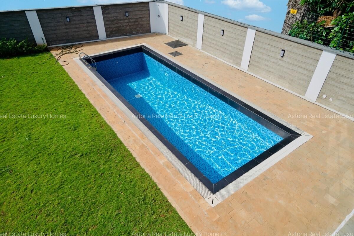 5 Bed Villa with En Suite in Lavington - 12
