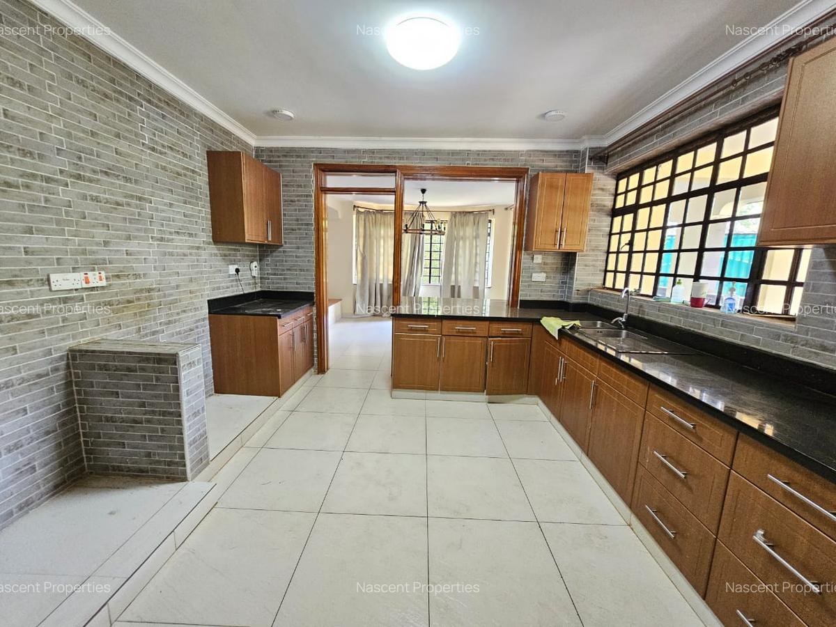 4 Bed House with En Suite in Runda - 11