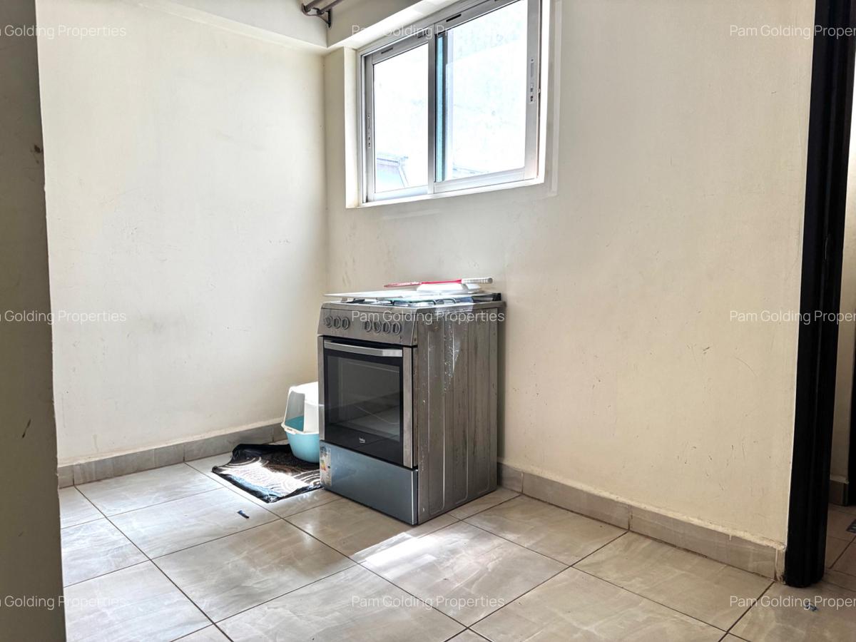 Furnished 3 Bed Apartment with En Suite in Riverside - 17