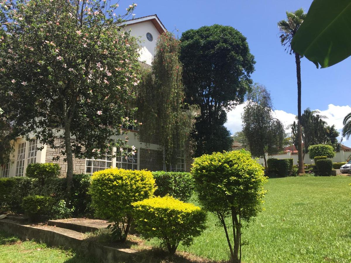 6 Bed House with En Suite in Runda - 4