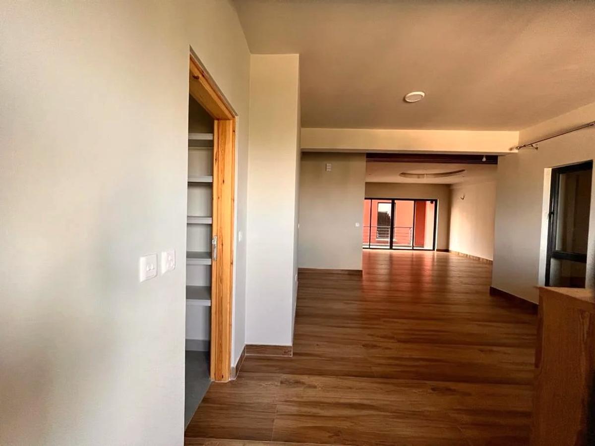 3 Bed Apartment with En Suite at Mandera Road - 4