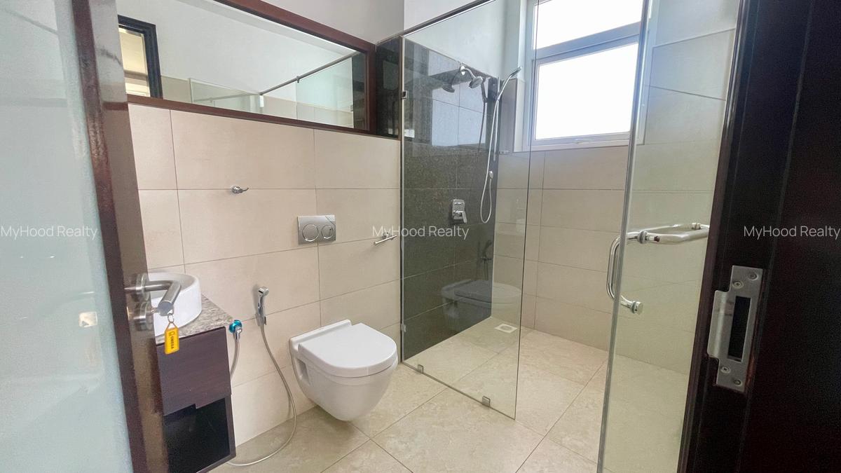 5 Bed House with En Suite in Runda - 20