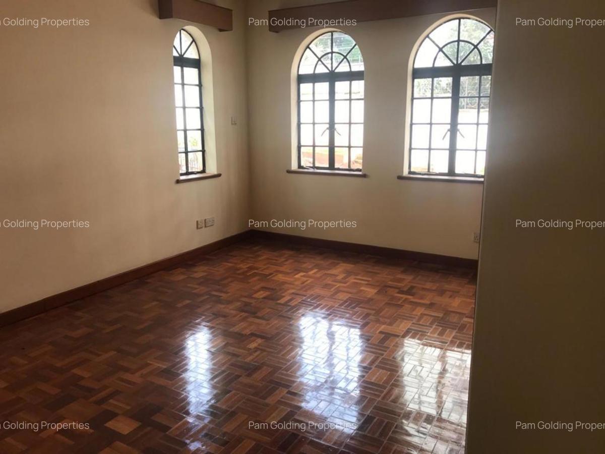 3 Bed Apartment with En Suite in Westlands Area - 10