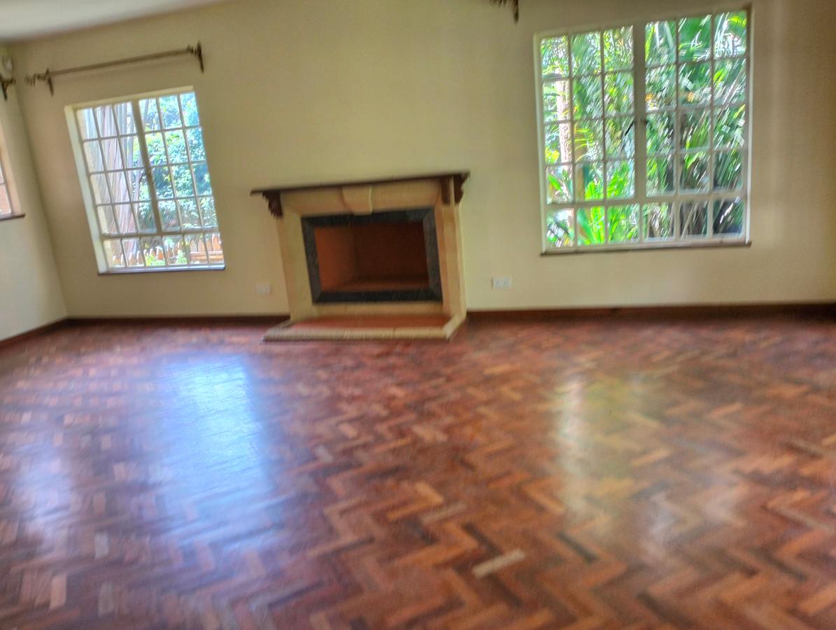 5 Bed Townhouse with En Suite in Lavington - 16