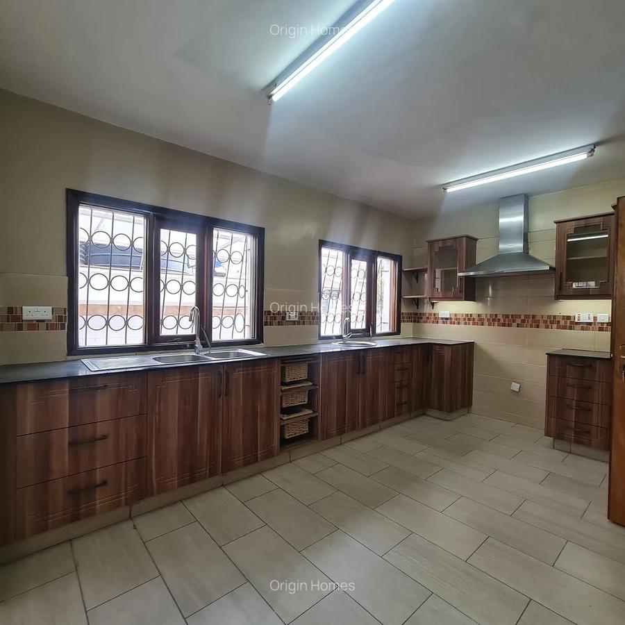 5 Bed Townhouse with En Suite at Kilimani - 5