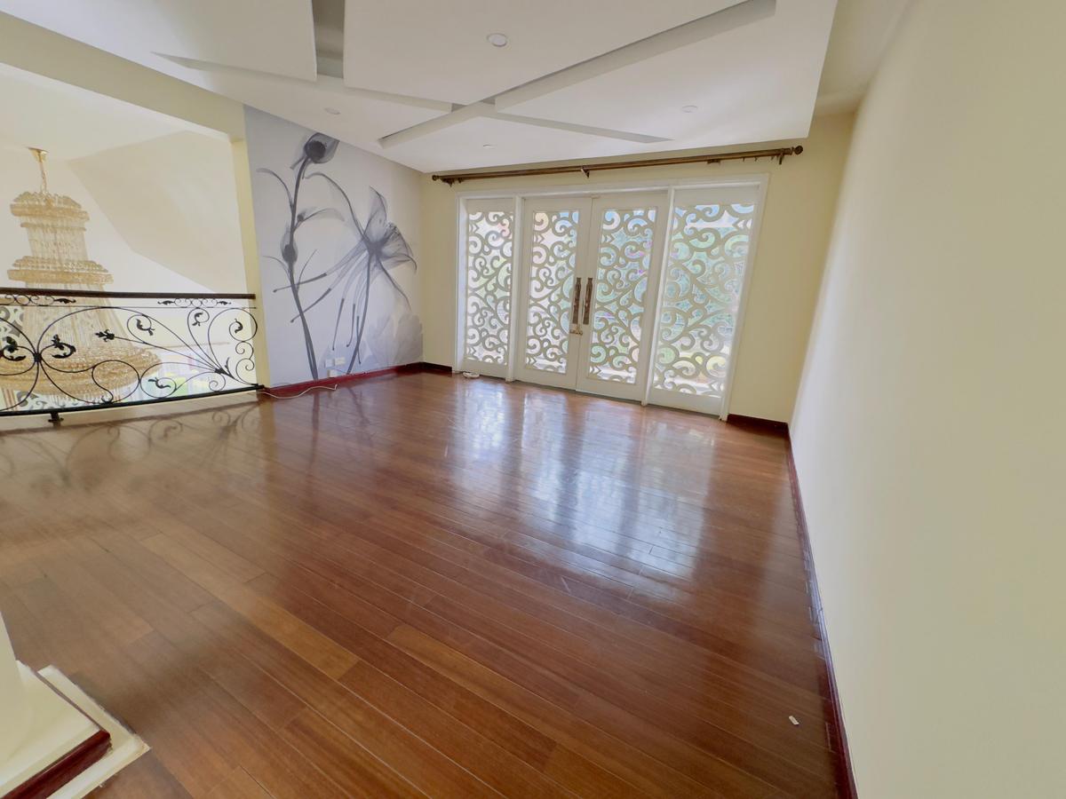 5 Bed House with En Suite at Mimosa Drive - 2