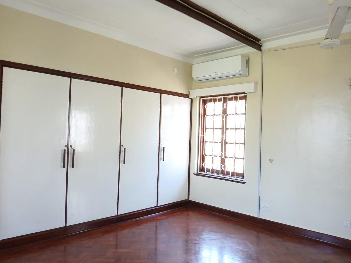 5 Bed House with En Suite in Kizingo - 10