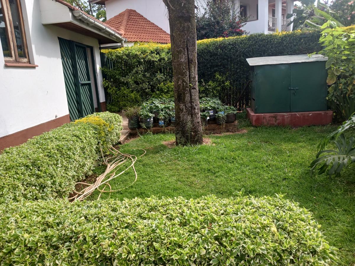 4 Bed House with En Suite at Lavington - 4