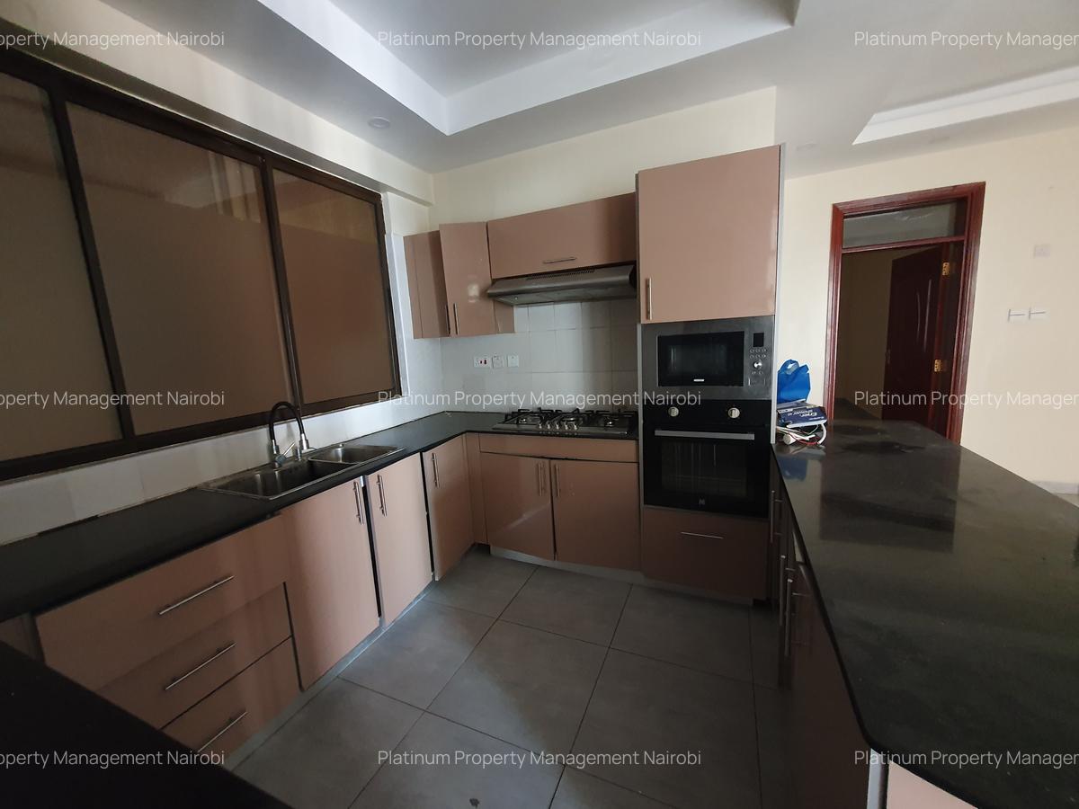 3 Bed Apartment with En Suite in Parklands - 9