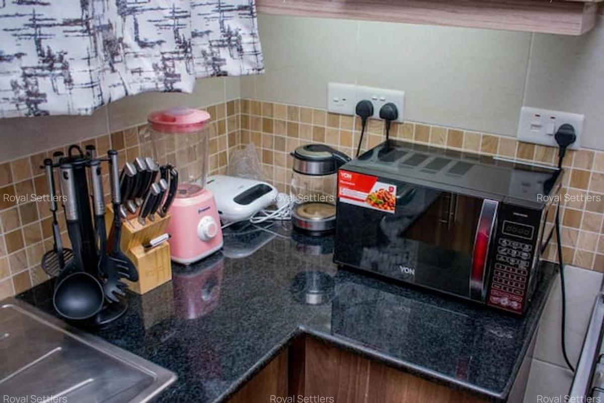 Serviced 1 Bed Apartment with En Suite at Westlands Close - 5