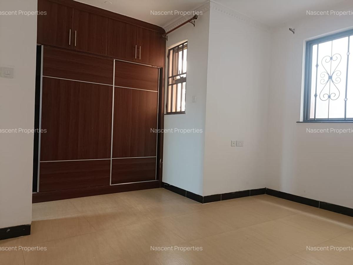 5 Bed Townhouse with En Suite in Lavington - 16