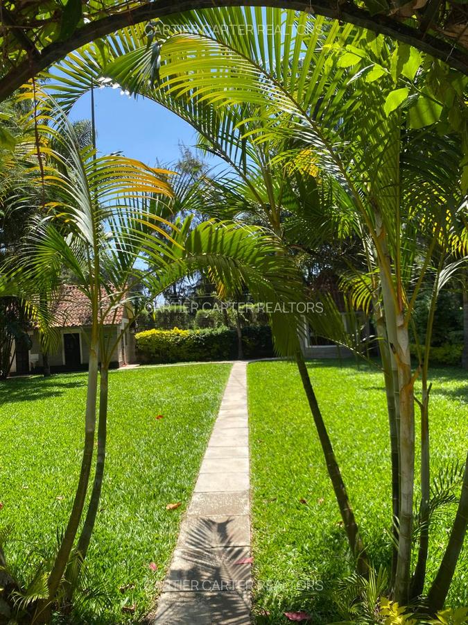 4 Bed House with En Suite in Ridgeways - 3