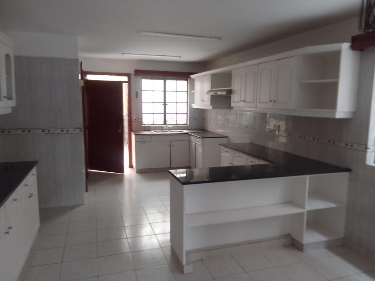 4 Bed Townhouse with En Suite in Westlands Area - 7