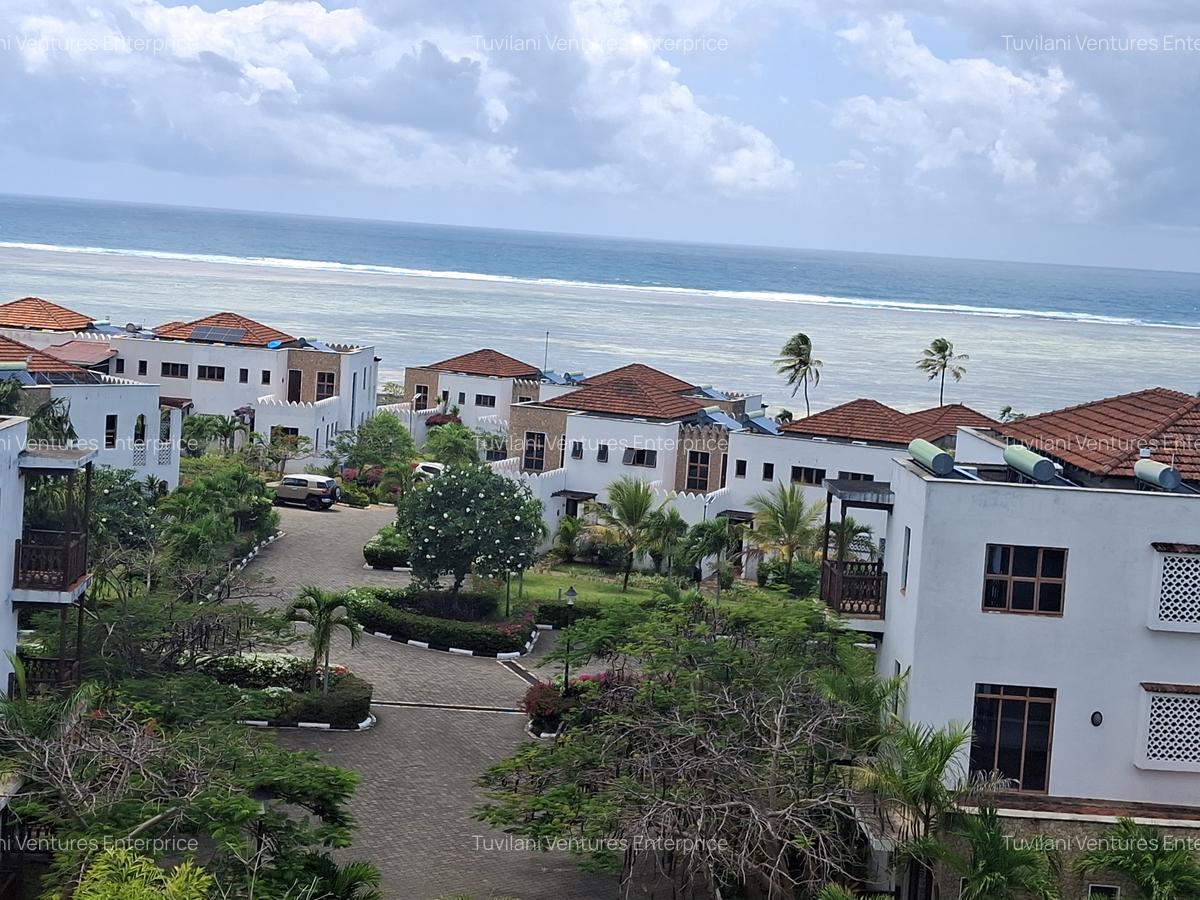 4 Bed Villa with En Suite at Kindly - 3