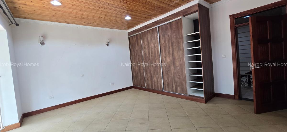 5 Bed House with En Suite at Rosslyn Lone Tree - 13