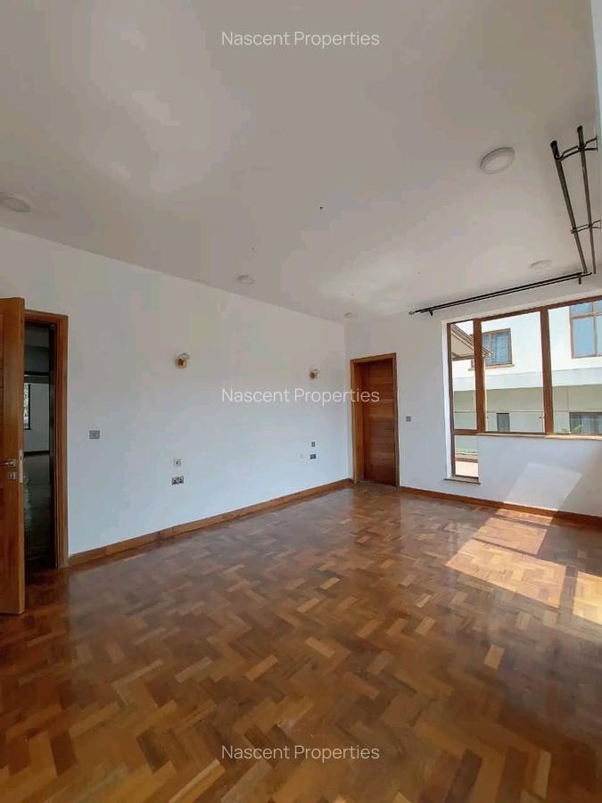 6 Bed Townhouse with En Suite in Lavington - 4