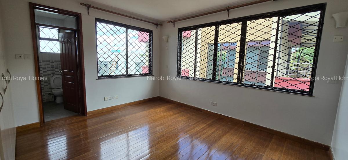 5 Bed Townhouse with En Suite at Off Convent Drive - 7