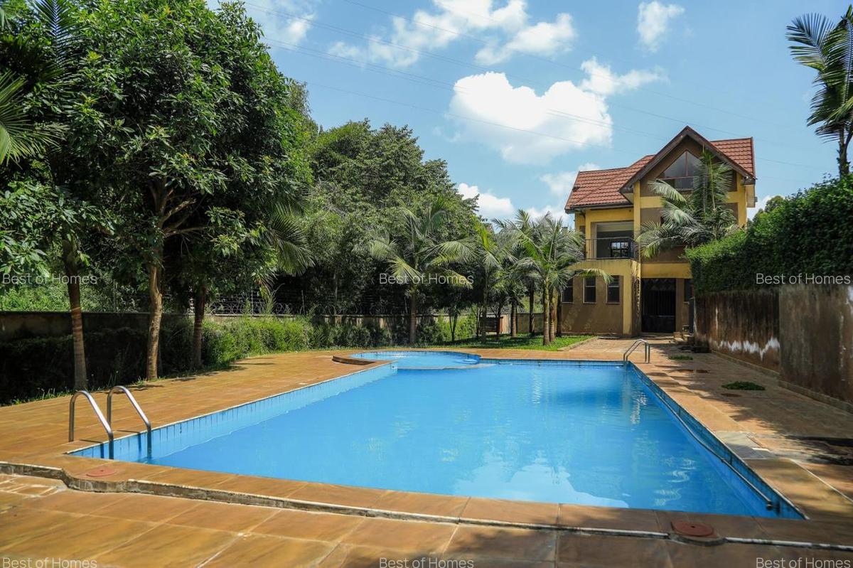 4 Bed Villa with En Suite in Redhill - 14