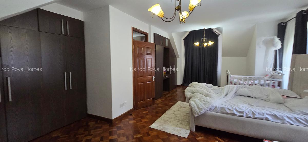 5 Bed Townhouse with En Suite at Lavington Green - 11