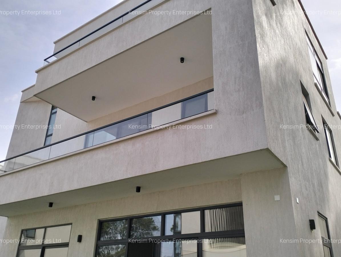 5 Bed Townhouse with En Suite in Lavington - 11