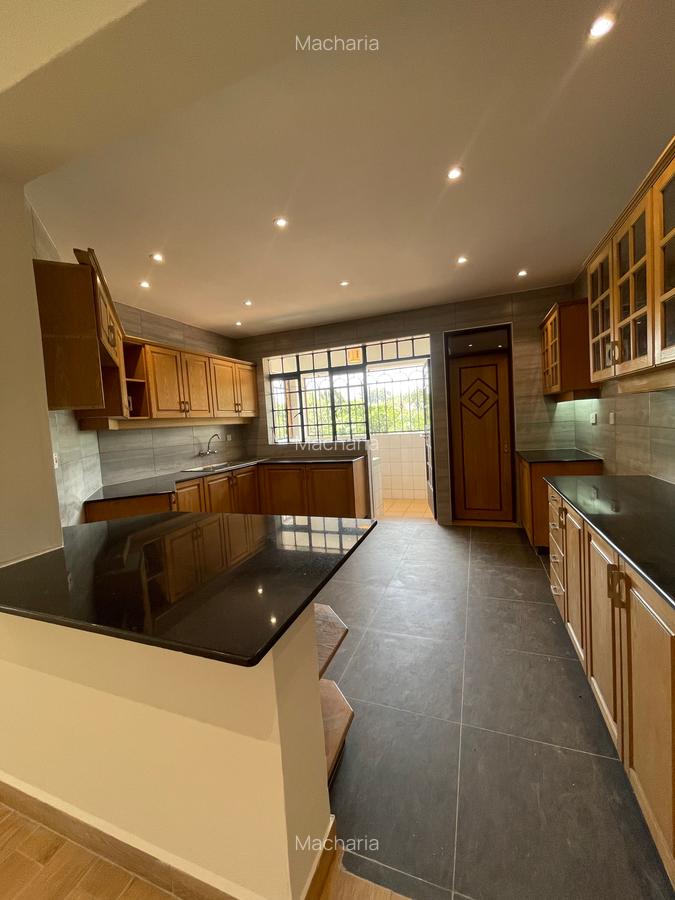 3 Bed Apartment with En Suite in Brookside - 5