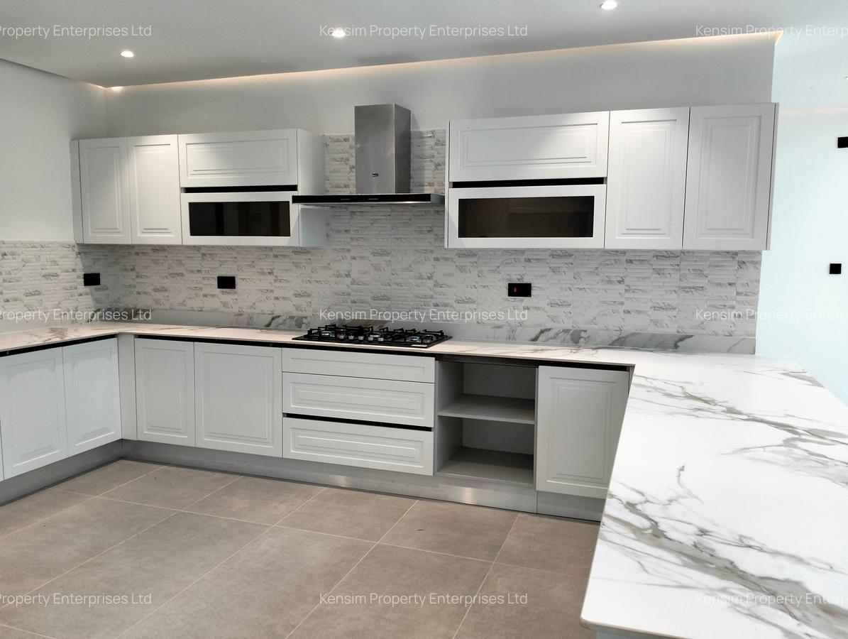 5 Bed Townhouse with En Suite in Lavington - 6