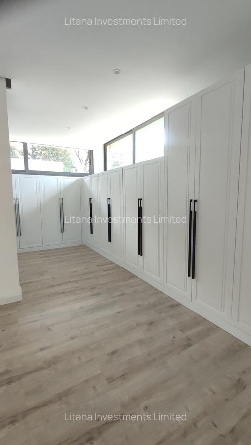 5 Bed Townhouse with En Suite in Lavington - 13