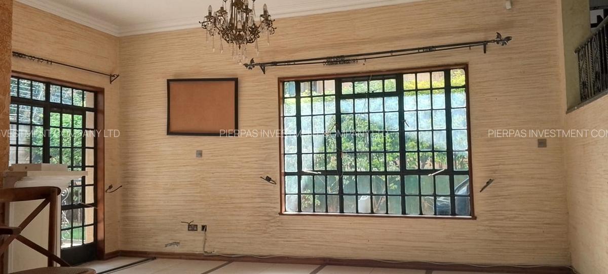 5 Bed Townhouse with En Suite in Spring Valley - 17