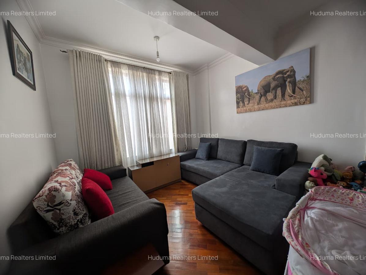 3 Bed Apartment with En Suite at Thompson Estate - 2