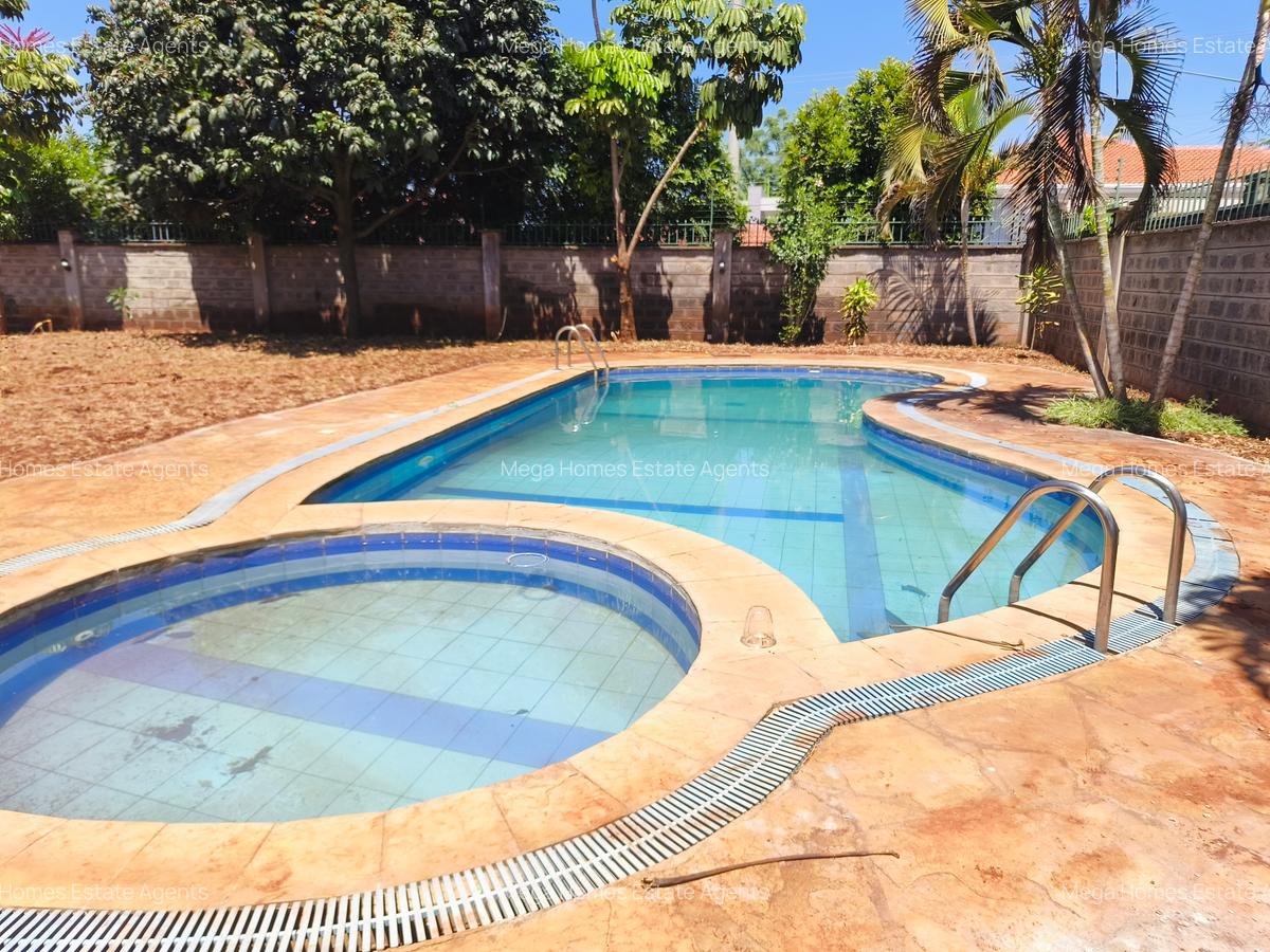 5 Bed House with En Suite in Runda - 20