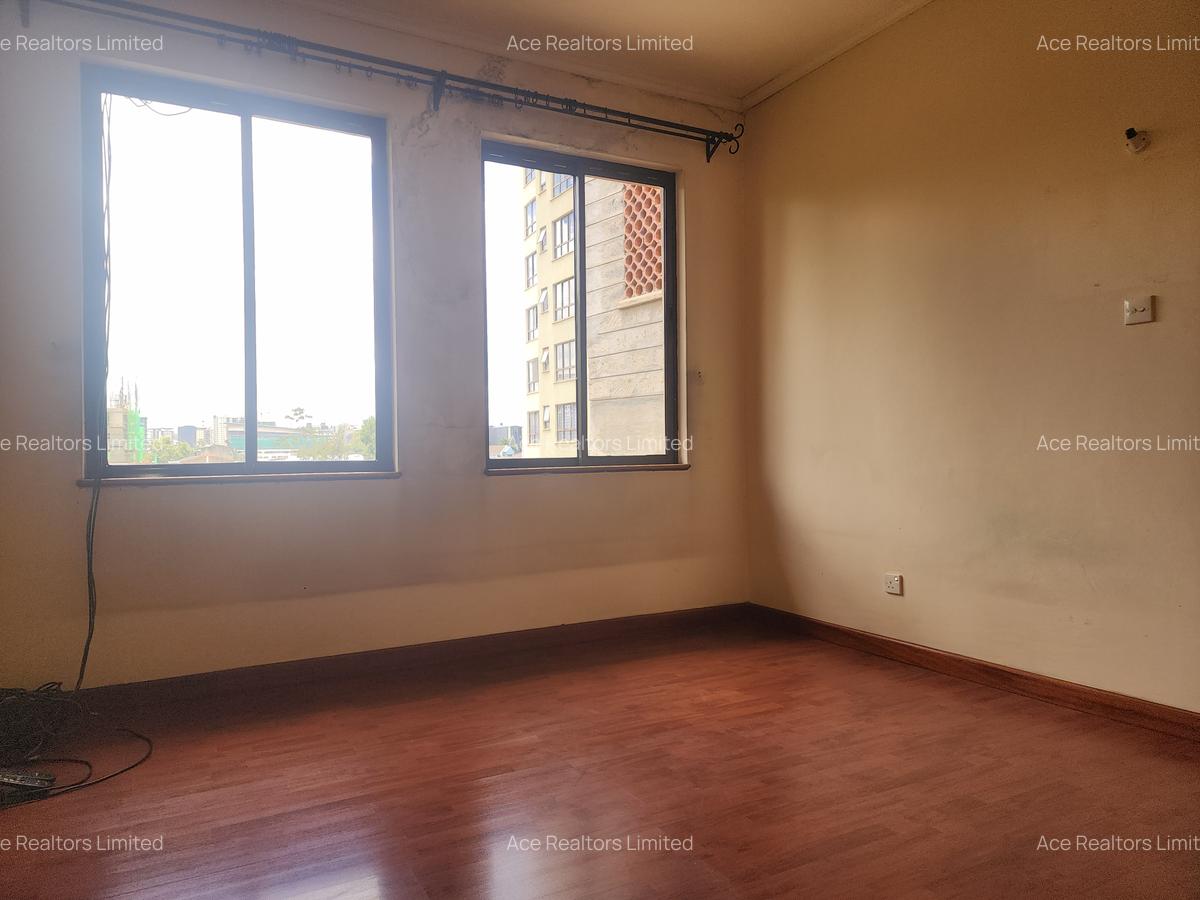 3 Bed Apartment with En Suite at Parklands Road - 15