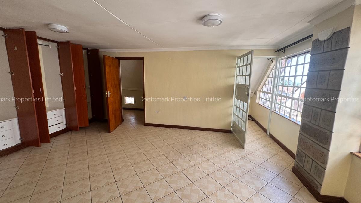 4 Bed Townhouse with En Suite at Dog Unit - 15