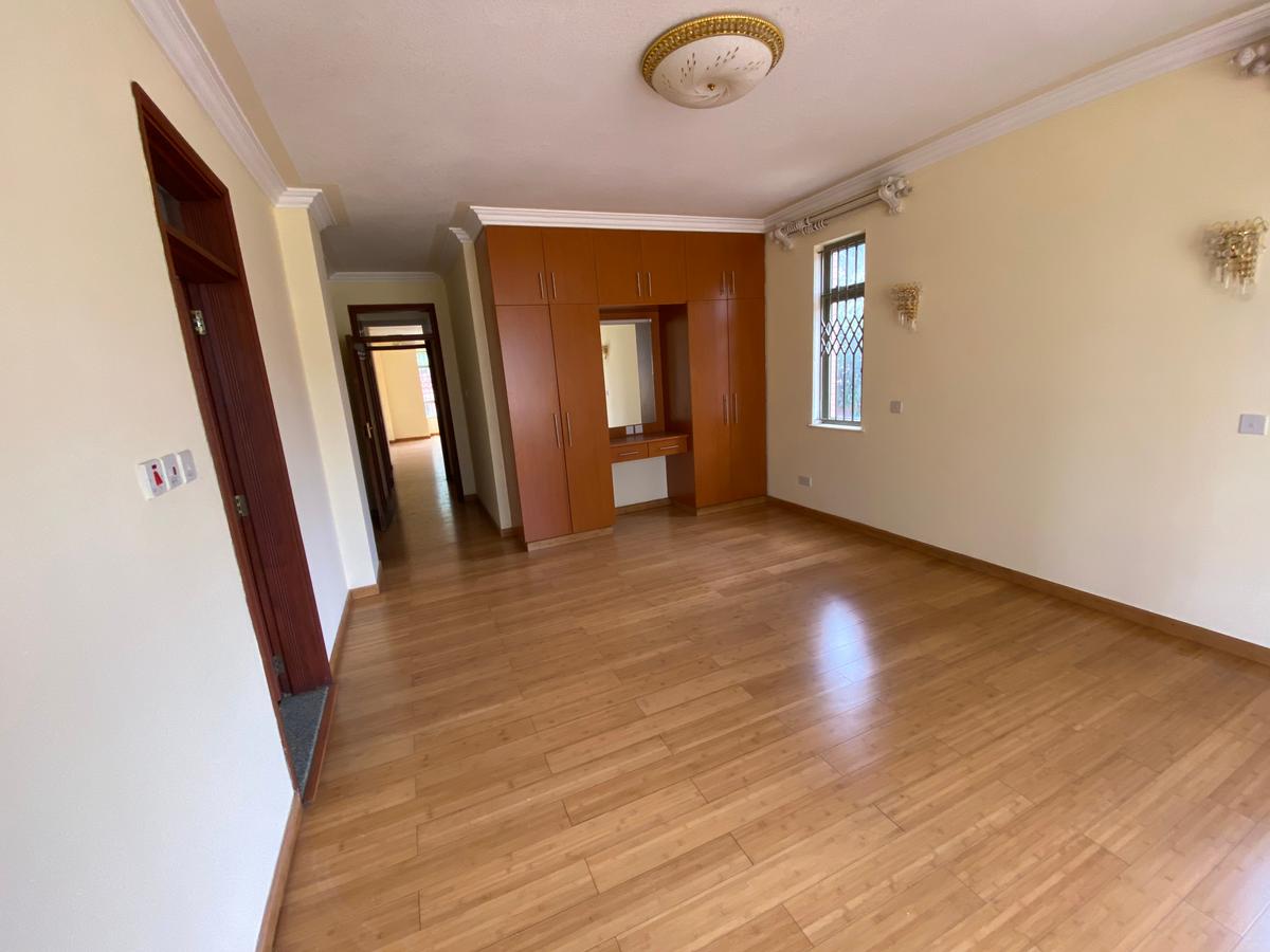 3 Bed Apartment with En Suite in Parklands - 16