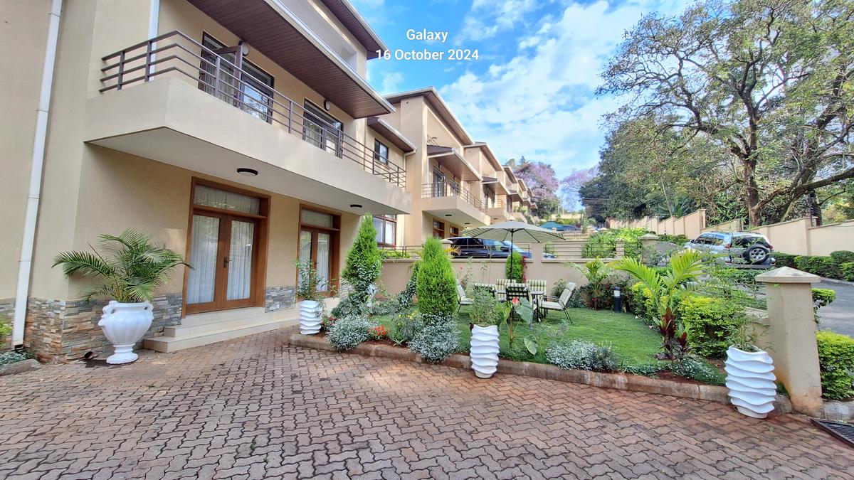 5 Bed Townhouse with En Suite in Lavington - 1