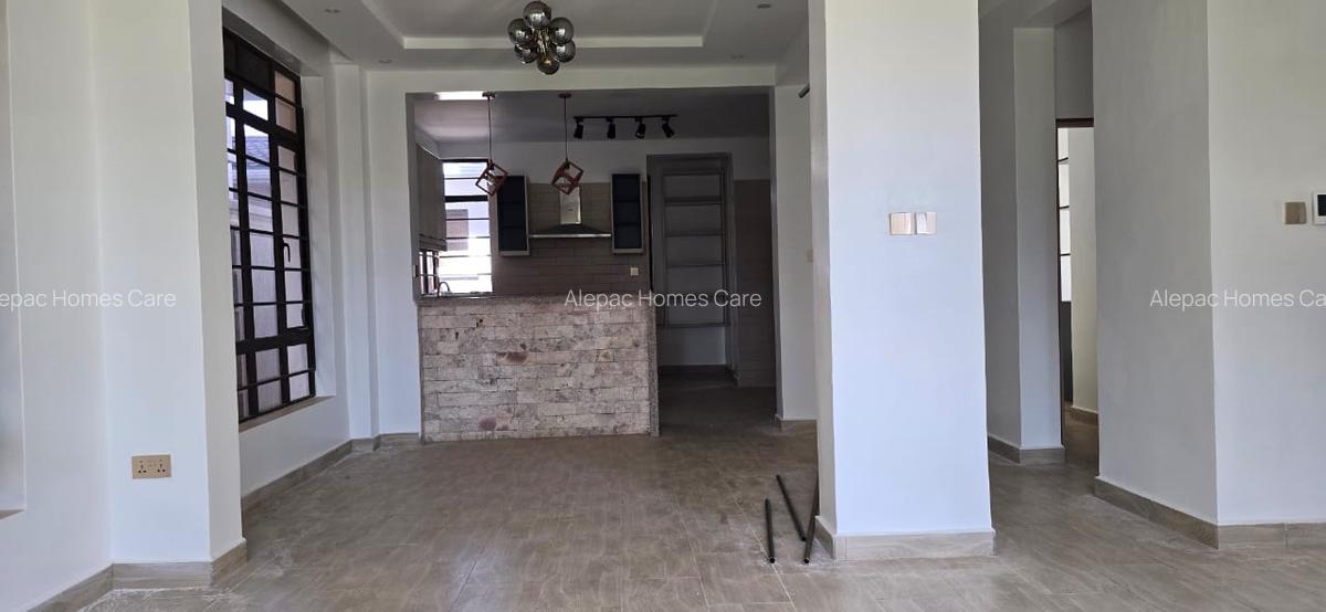 4 Bed Townhouse with En Suite in Membley - 5